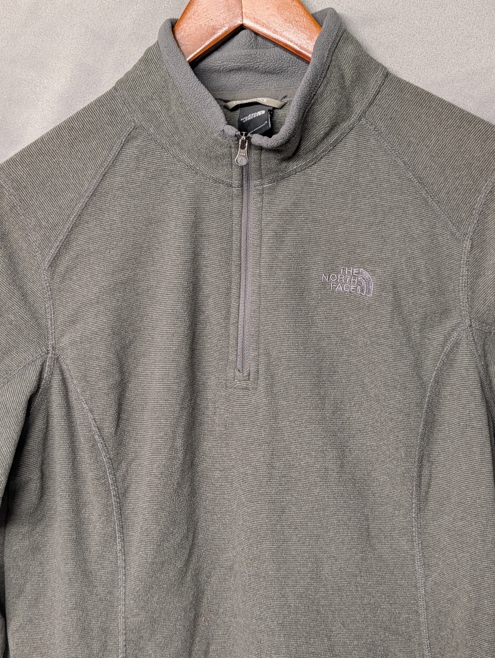 The North Face Women's Light Gray Quarter-Zip Fleece Pullover Size M - Picture 2 of 9